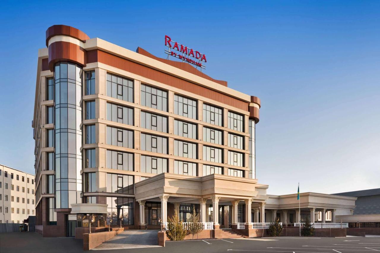 ホテル Ramada By Wyndham シムケント エクステリア 写真